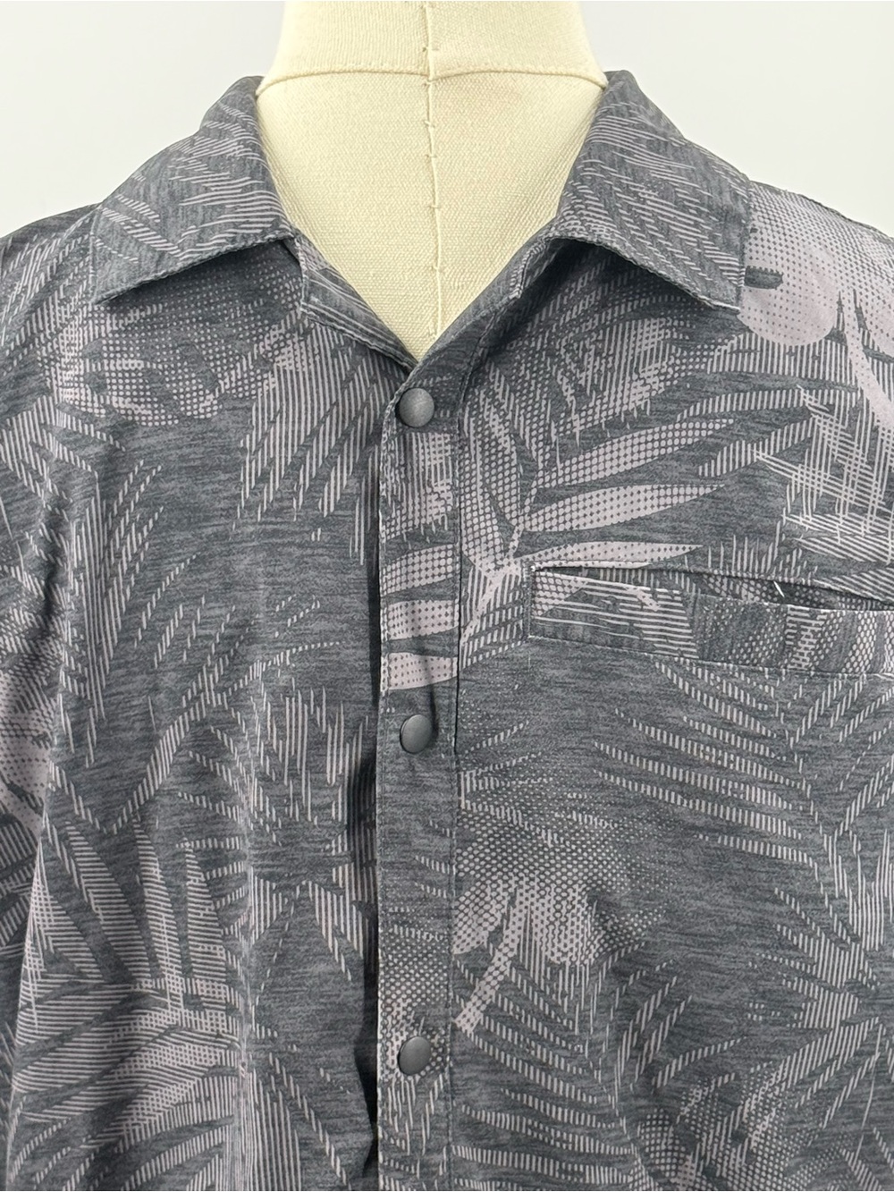 all in motion Gray Palm-Pattern Short-Sleeve Button Shirt